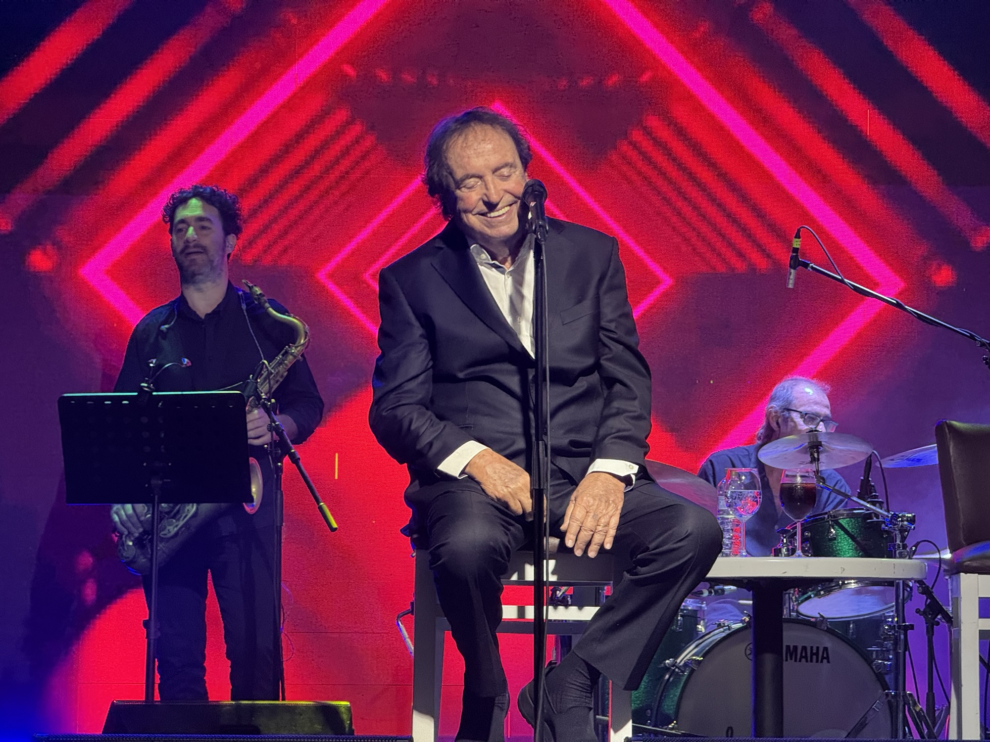 Después de 20 años, Dyango se reencuentra con los dominicanos en una noche llena de nostalgia y amor