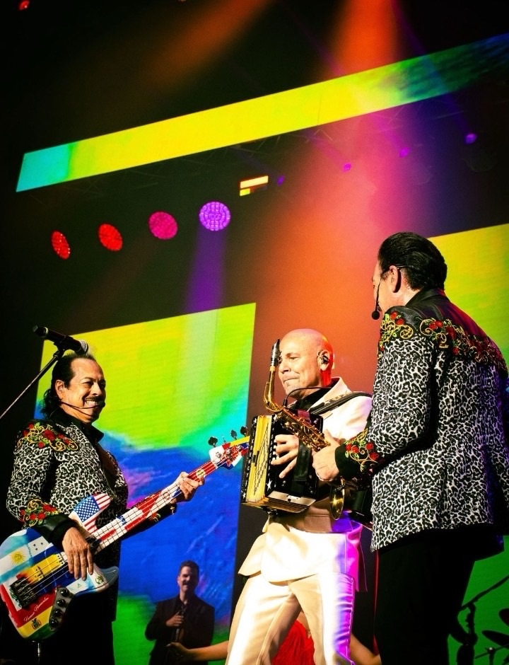 El Prodigio brilla en concierto Tigres del Norte en SD Santo Domingo